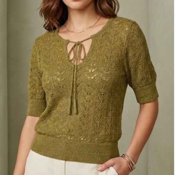 Old Navy Sweaters - NWOT Old Navy Sweater(size medium)